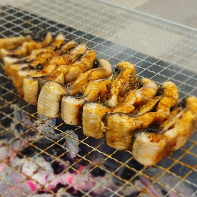 [싱싱수산] 풍천 장어 특대 국내산 구이용 손질 초벌 1kg 3kg 소스포함 자포니카, 1개, 초벌 장어 1kg