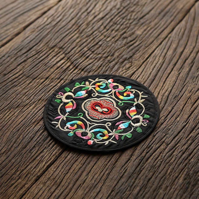 六良瓷 中式絲綢刺繡花杯墊 雲南民族風隔熱茶杯墊, 黑色刺繡杯墊, 1個