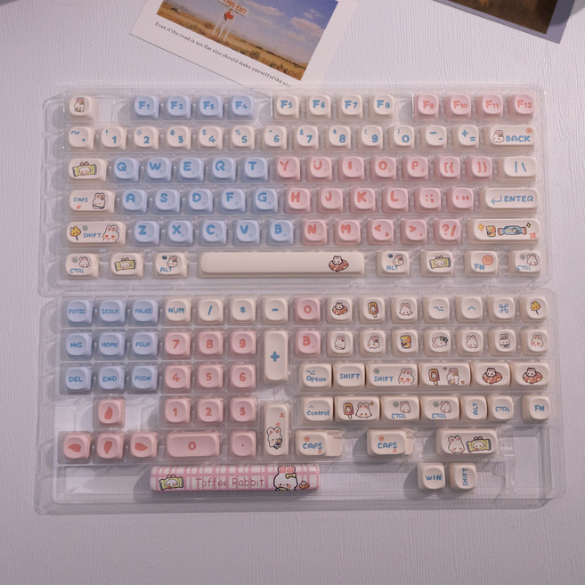우유사탕 귀여운 기계식 키보드 키캡 한글 영문 각인 PBT 염료승화캐릭터 키캡 MOA 프로파일 MX 스위치 호환 61/64/68/87/96/104/108 배열 키보드 지원, 한글 각인, 우유사탕 토끼