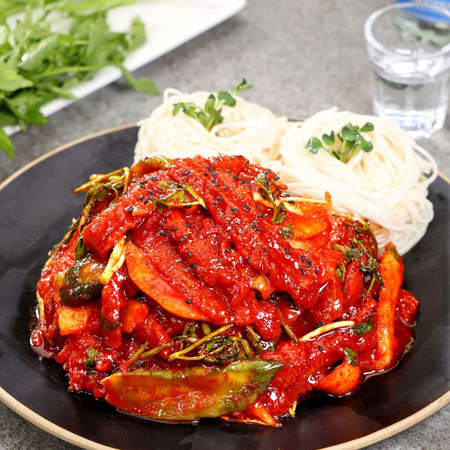 삭히지 않아 맛있는 셰프애찬 새콤달콤 홍어 야채무침 잔치음식 캠핑 음식 술안주, 600g, 1개