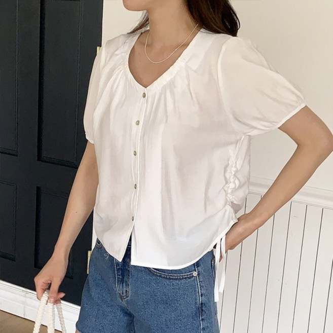 릴리 반팔블라우스)반소매 텐셀 나일론 브이넥 스트링끈 옆꼬임 옆면스트링 시원한원단 페미닌 자개단추 셔링블라우스 여름셔츠