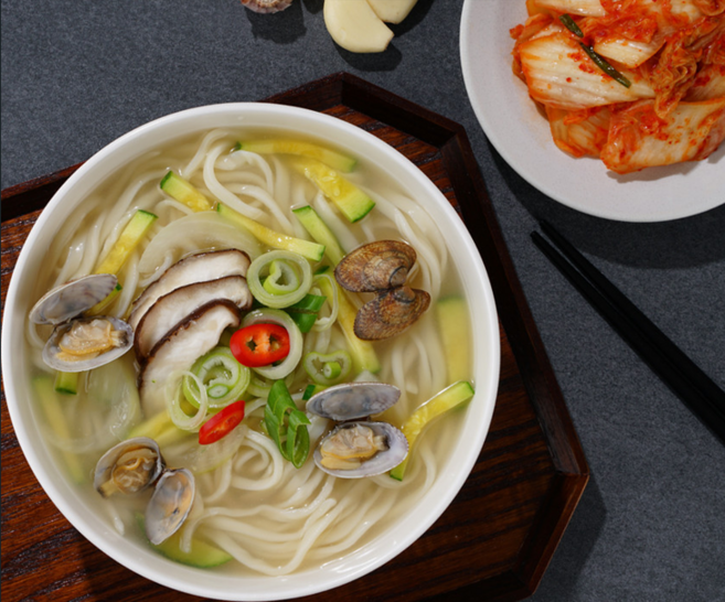 명동칼국수 김치 5인 세트(면1kg+소스5개+마늘김치2kg), 단품, 단품