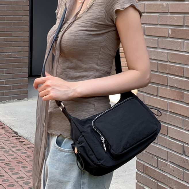 비긴 가벼운 나일론 여성 크로스백 생활방수 여행용 여권 핸드폰 가방