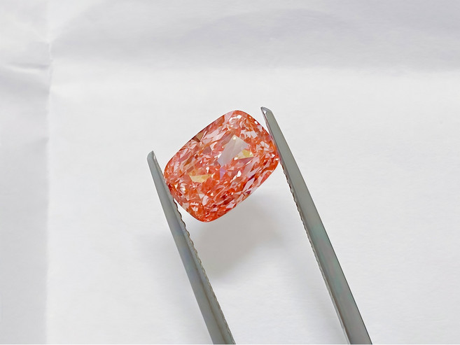 兩克拉枕型粉紅彩鑽 GIA鑽石證書 IGI鑽石證書 八心八劍無螢光 高顏色高淨度, 1個