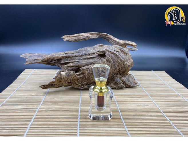 周錦香 老芽莊沉香油 1g 正區濃稠 甜涼花香 惠安沉香精油, 1個