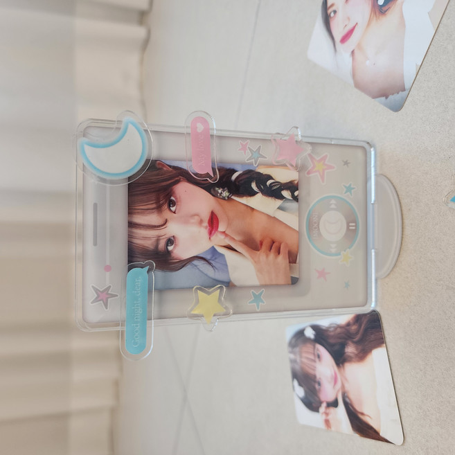 디어굿즈 포토카드 아크릴 스탠드 액자 포카, 1개, 뮤직플레이어