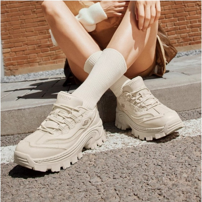 [S]스케쳐스 여성용 Skechers 25년 딜라이트굽 쿠션 키높이 캐주얼 스니커즈