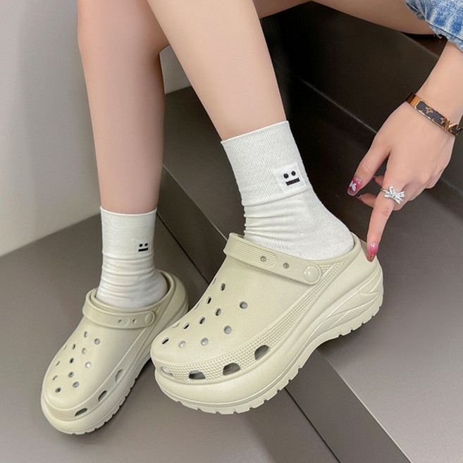 여성 8cm 키높이 앞막힌슬리퍼 EVA 미끄럼 방지 물놀이 비치샌들 실내외 겸용 웨지슬리퍼 여름샌들