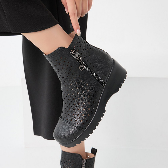 제이슈 키룬 통굽 펀칭 큐빅 앵클부츠 5cm