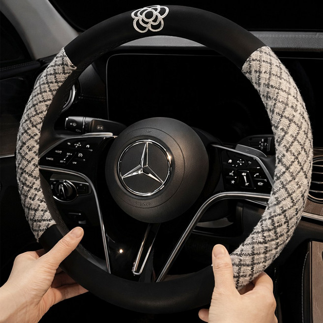 [MAA] 동백꽃 가죽 자동차 핸들커버 꽃자수 디자인 까멜리아 스티어링휠 커버 전차종 공용 논슬립 차량용 운전대커버 여성 감성 인테리어 드레스업 악세사리 사계절 사용 승용차 SUV, 동백꽃_화이트