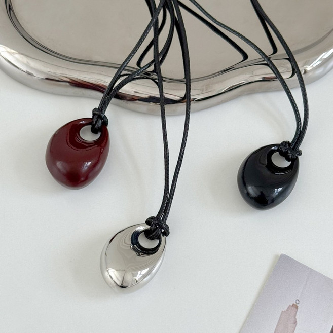 에브리테일 메탈 펜던트 조약돌 롱 드롭 레이어드 목걸이