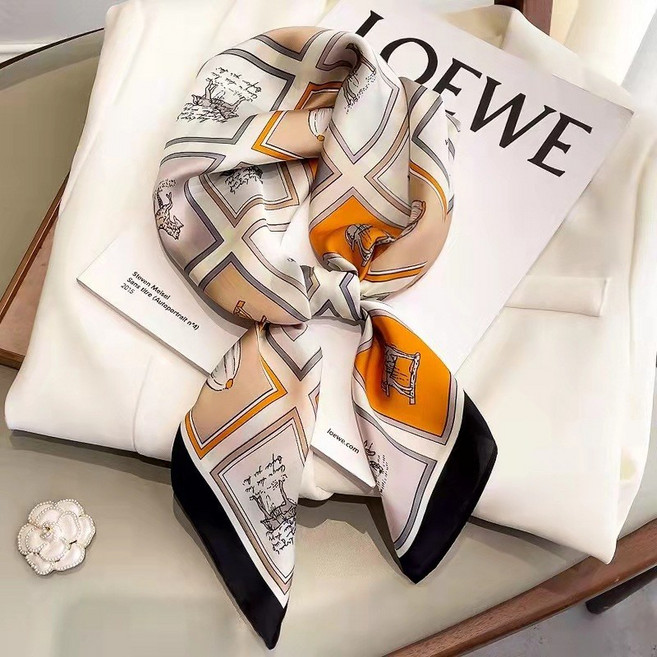 母親節禮物 絲巾 仿真絲印花絲巾 復古絲巾 秋冬保暖絲巾