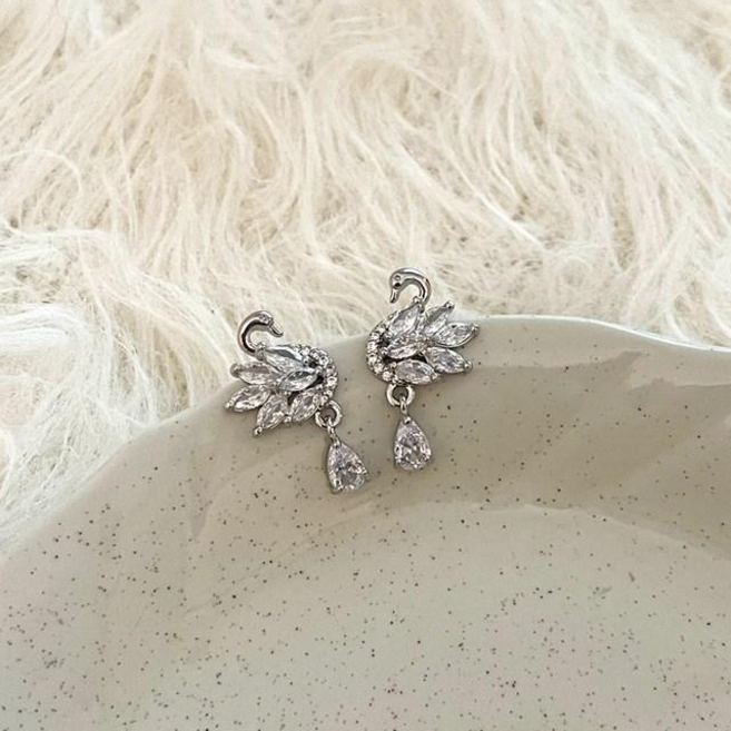 Nexre 모이상나이트 백조 귀걸이 여성용 정교 품격 범용 고급 해변 액세서리 GRA 인증