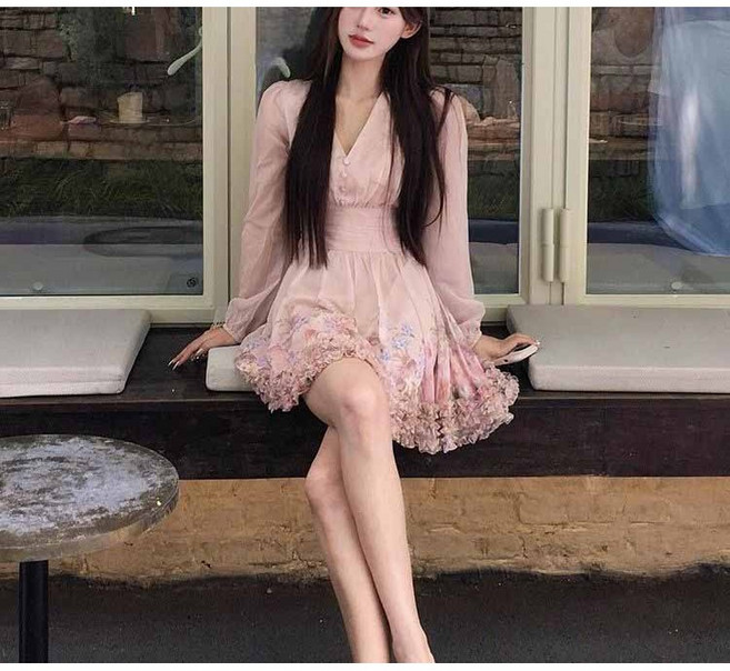 여성 브이넥 쉬폰 미니 원피스 여성 고급스러운 V넥 프릴 쉬폰 드레스 슬림핏 스타일 미니 원피스 LT