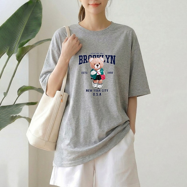 1장 (2장세트 장당7450) 스타일아유 여성 여름 오버핏 반팔 티셔츠 브루클린 곰돌이 빈티지 캠퍼스 프린트 루즈핏 롱박스티 TS3935