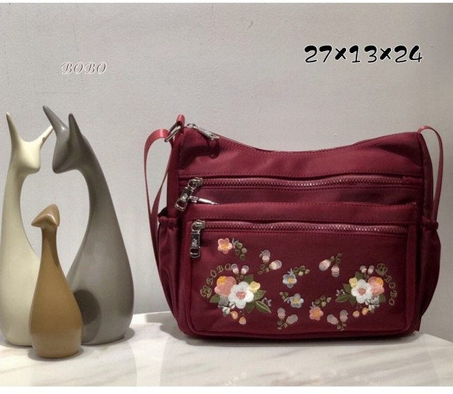 9505-1# 厚版尼龍斜背包 繡花造型 多拉鍊設計, 紅