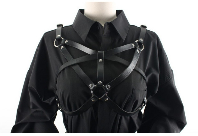 레어코드 스트랩 블랙 가죽 여자 브라탑 가슴 상체 사람 하네스 벨트