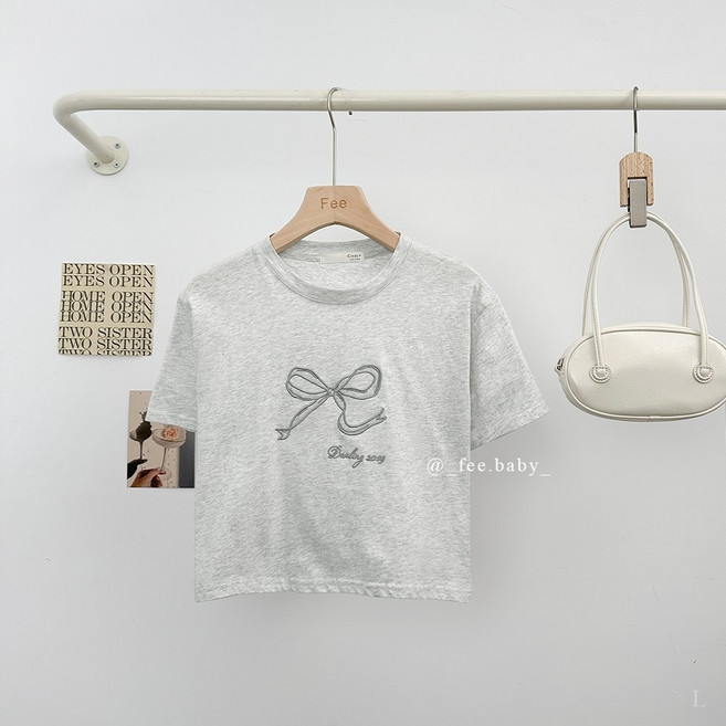 Fee 刺繡蝴蝶結短版T恤 女上衣 圓領短袖棉質 韓系休閒穿搭 白色花灰黑色