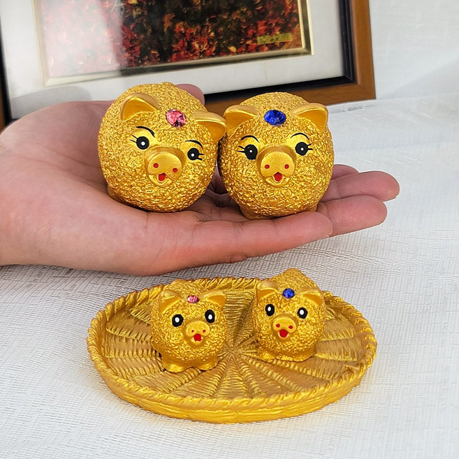 황금 돼지 장식품 행운 돈방석 황금 돼지 가족세트5P 돼지인형 금복돼지 결혼준비 재물운상승 돼지4마리+바구니 돌잔치 돌 백일 선물 돌잡이