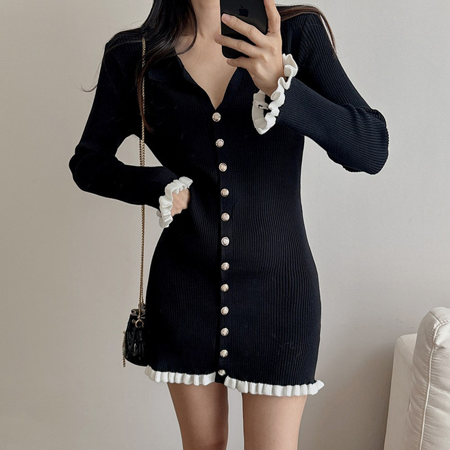요시아나 [당일발송] 힐데온 배색 프릴 카라넥 골지 금장 단추 블랙 니트 미니 원피스
