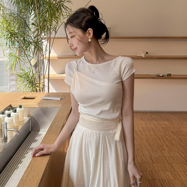 떳다그녀 리리엔 원숄더 드레이프 꼬임 라운드넥 페미닌룩 슬림핏 데일리 레이어드 이중 모달 반팔티셔츠