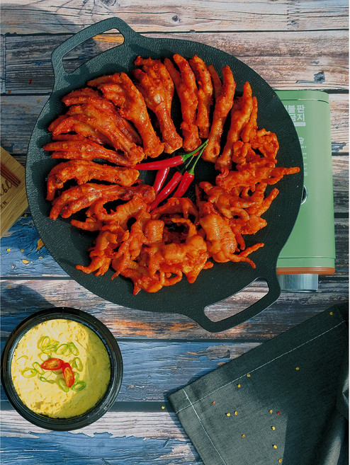 신사동 이영자 맛집 홍미 닭발에서 맛볼 수있는 무뼈닭발 통닭발 오돌뼈 매콤고소국물닭발 직화구이닭목살, 직화구이 통닭발 300g (원래 맵기)