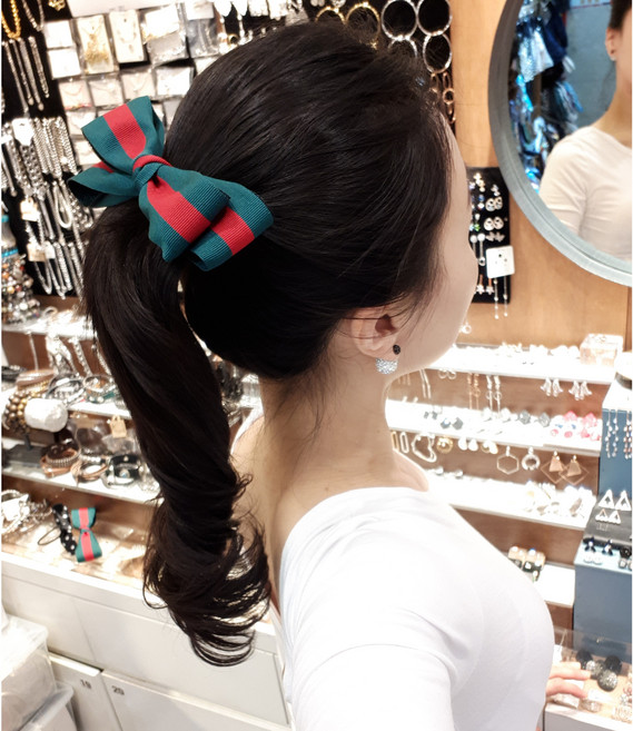 투톤 스트라이프 살짝 언발 안쪽 심있는 이중 볼륨 캐주얼 리본핀