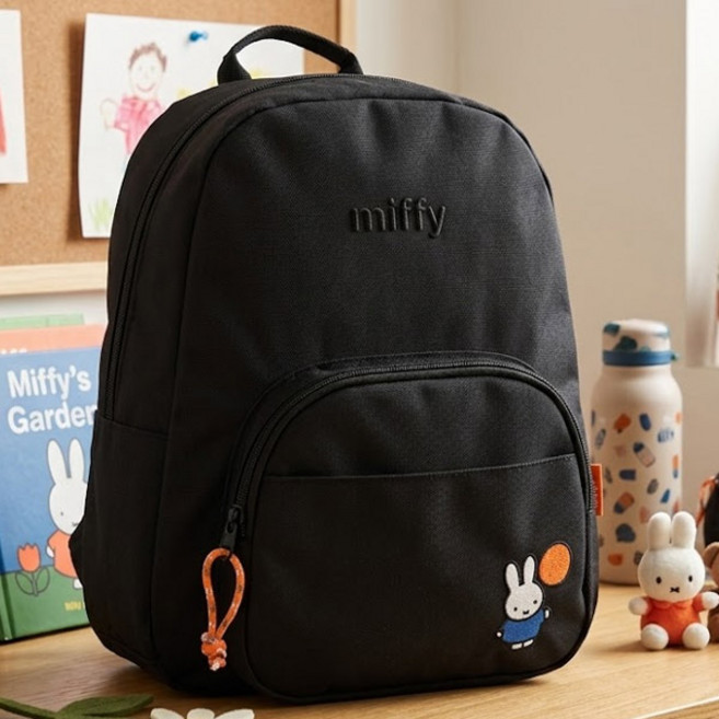 미피 입체 자수 로고 베이직 캐주얼 미니 백팩 블랙 소풍가방