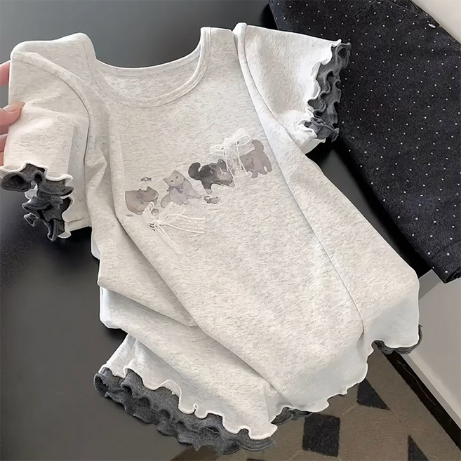 ROYALBELLE 여성 라운드넥 프린트 배색 프릴소매 물결밑단 캐주얼 반팔 티셔츠 E01032624