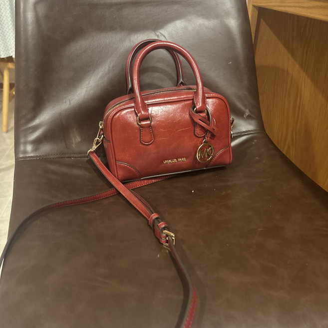 마이클 톰슨 XS 핸드백 크로스바디 사첼백 체리 MK 5603679