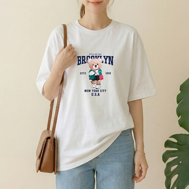 1장 (2장세트 장당7450) 스타일아유 여성 여름 오버핏 반팔 티셔츠 브루클린 곰돌이 빈티지 캠퍼스 프린트 루즈핏 롱박스티 TS3935