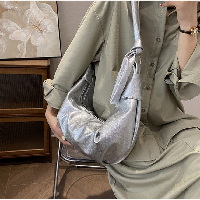 오벳 여성 크루아상백 숄더 반달 크로스백 데일리백