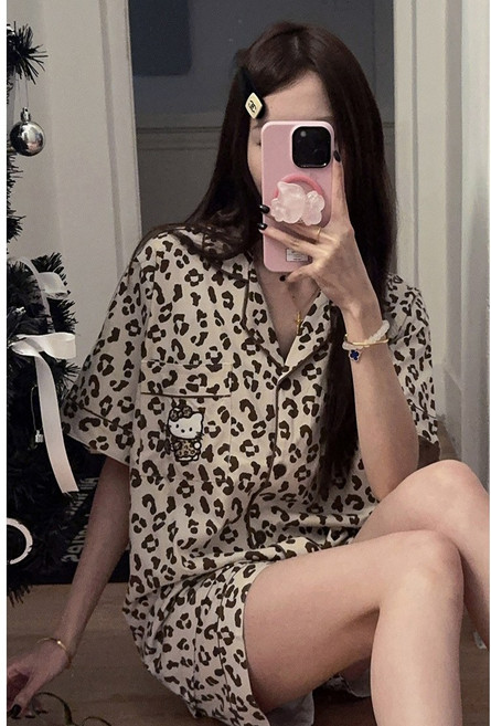다나에 헬로키티 여성 레오파드 여름 면100% 반팔 반바지 루즈핏 잠옷 세트 실내복 +지아싱트레이드 머리끈