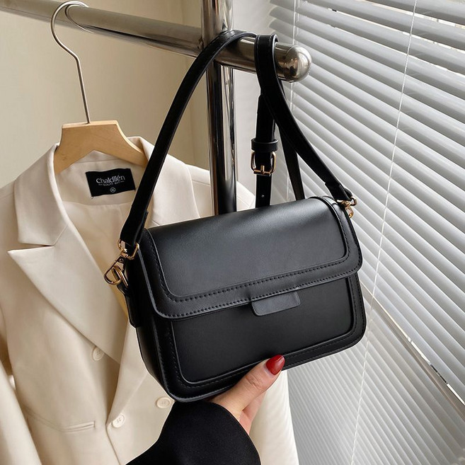 CHARLES & KEITH 斜挎包 拼色設計, 1120黑色
