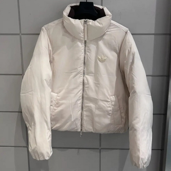 아디다스 오리지널 우먼즈 논 퀄팅 숏 다운 패딩 아이보리 JD3788