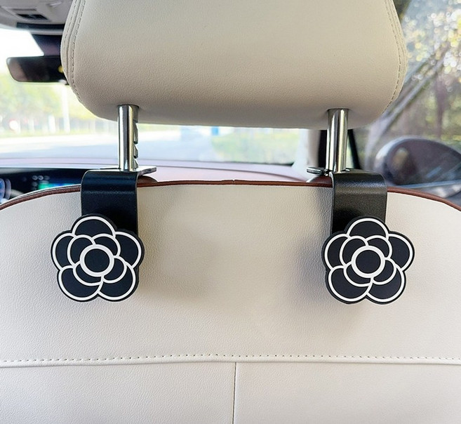 모던시스터즈 자동차 뒷좌석 등받이 후크 고리 정리 수납 차량용 걸이, 블랙 플라워, 1세트