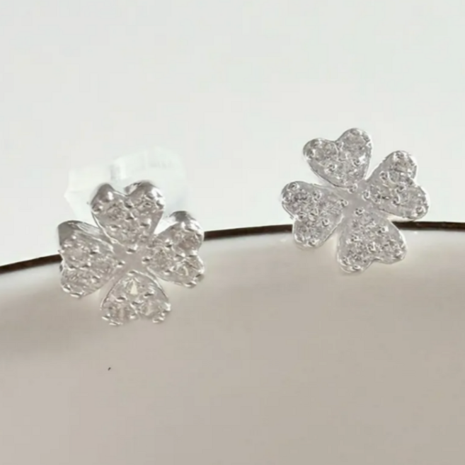 렝땅은세상 (Silver World) 실버 925 루미에르 행운의 미니 네잎 클로버 큐빅 파베 귀걸이