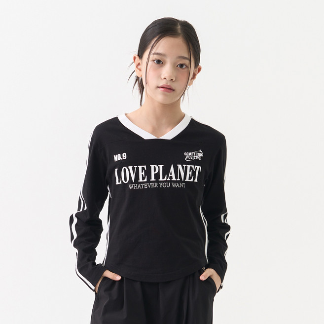 [더데이걸] 두 줄 브이넥 긴팔티 TGLA25103_7358