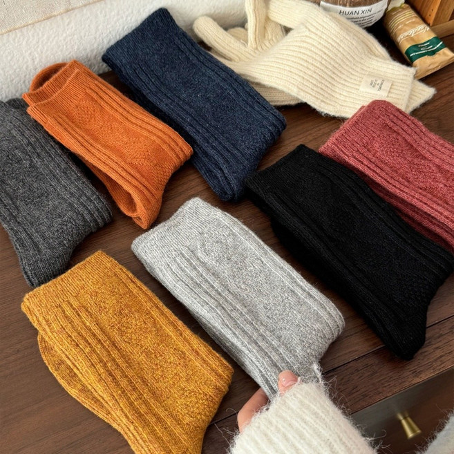 Banjiwu 여성용 꽈배기 스트라이프 겨울 양말 도톰한 보온 수면 양말 중목 롱삭스 데일리 캐주얼 4족 세트