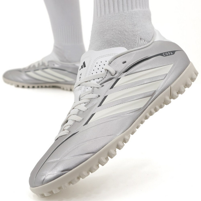 아디다스 성인 풋살화 인조잔디 짧은잔디용 터프화 천공 설포 스터드화 맨땅용 잔뽕 TF화 입문 경기 훈련화 가성비 풋살 운동화