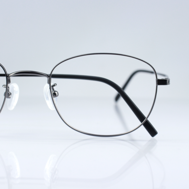 -상품명 깃털을 쓴듯한 가벼움 초경량 에어티타늄 안경테 그레이 색상