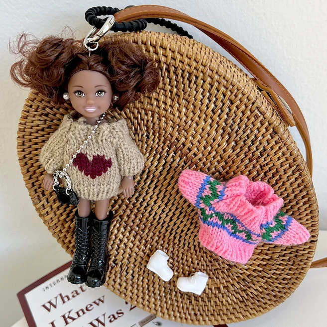 흑인 곱슬머리 인형 키링 백꾸 가방 백참 핑크티셔츠+화이트신발 포함 - 쿠팡