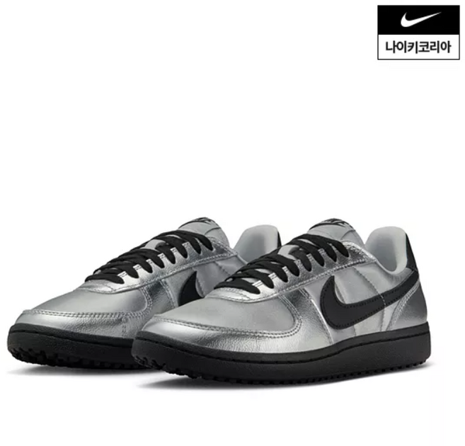나이키 여성용 크롬 메탈릭 실버 스니커즈 운동화 - 세련된 글로시한 광택 레트로 스타일