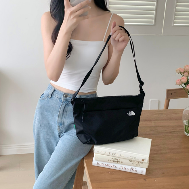 노스페이스 크로스백 남녀공용 미디엄 메신저백 다용도 파우치 제공