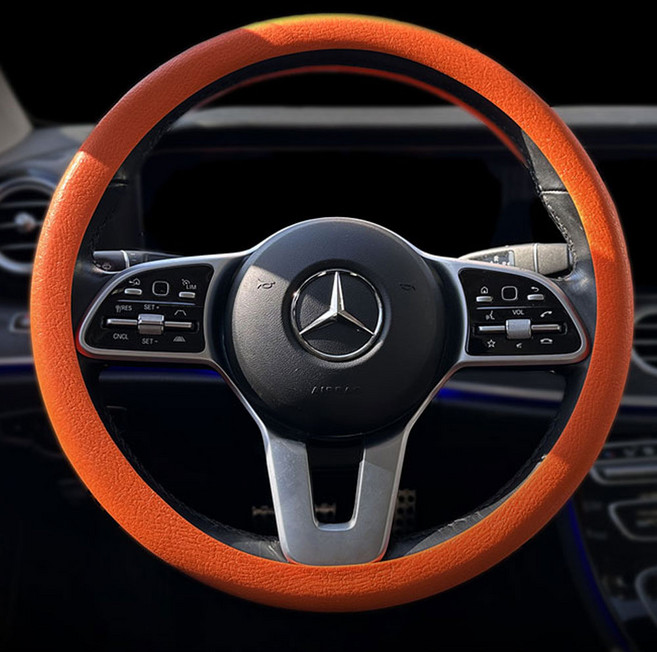 MAA 논슬립 실리콘 자동차 핸들커버 D컷 미끄럼방지 얇은 차량용 스티어링휠 커버 그립감 향상 통풍 사계절용 승용차 SUV 공용 인테리어 보호 커버 운전 편의 자동차 악세사리, 오렌지