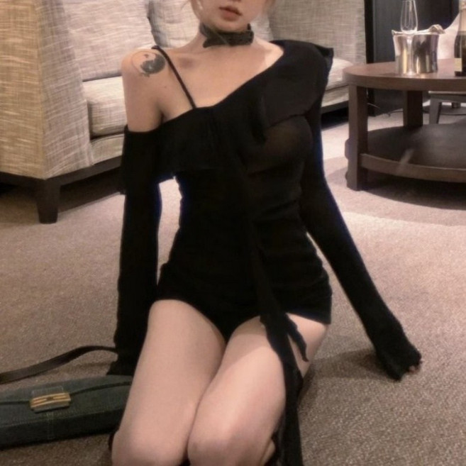 아이엠몽 여성 언발 프릴 스트랩 오프숄더 슬림 긴팔 티셔츠