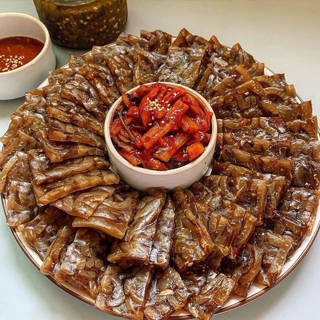 쿠팡 수제 돼지껍질편육 국내산 프리미엄 껍데기 편육 300g, 매콤맛 껍데기편육 2팩, 1개