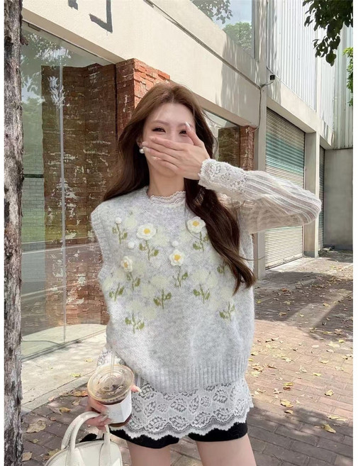 Slowor 플라워 니트조끼 3D 꽃장식 포근 루즈핏 레이어드 베스트 여리여리 감성 하객룩 데일리룩