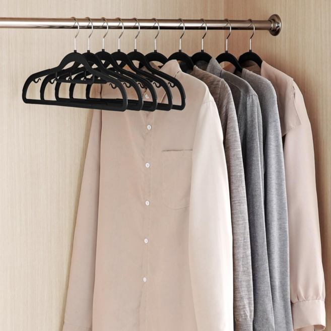 SONGMICS 어깨 뿔 방지 논슬립 플라스틱 회전형 옷걸이, 블랙, 30개