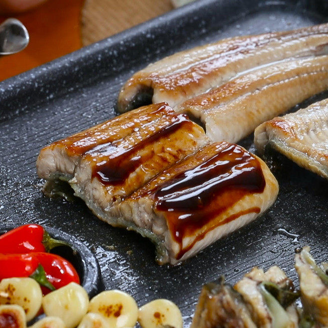 국내산 고창 자포니카 풍천 손질 민물 장어 구이 국산 캠핑 밀키트 세트 350g ~ 1kg 1인분 ~ 7인분, 1개, 1kg (1세트 손질후 700~750g)